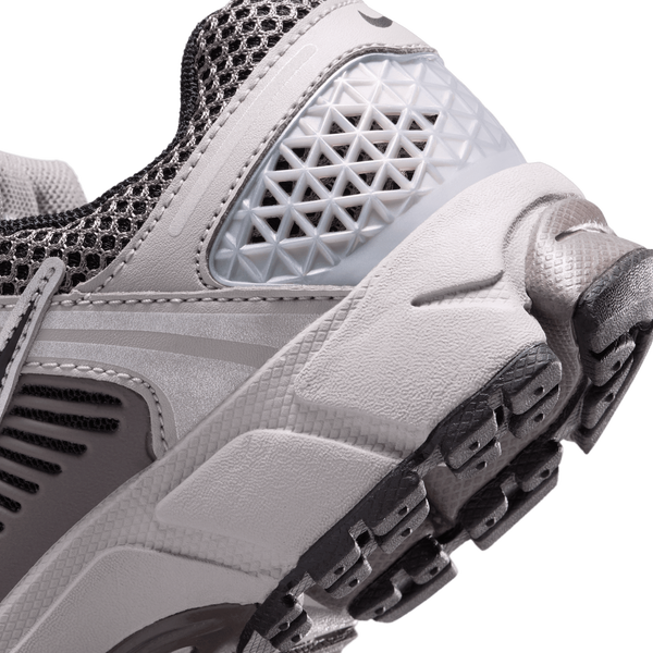 Nike Vomero 5 - Boys' Grade School - Grey/Black/Silver - Image 8