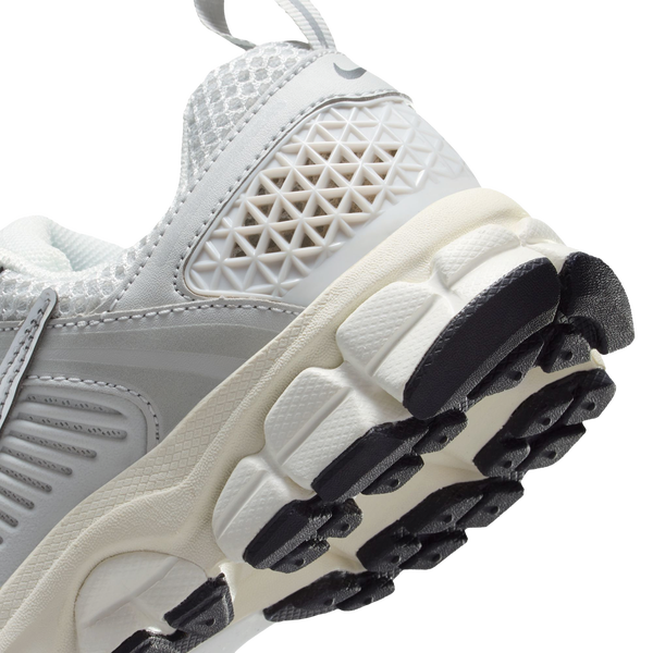 Nike Vomero 5 - Girls' Grade School - Chrome/Sail/Photon Dust - Image 8