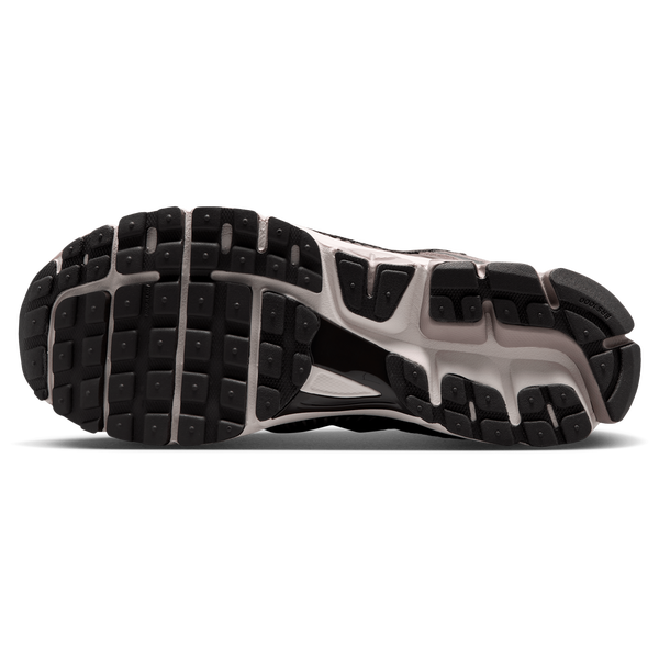 Nike Zoom Vomero 5 SE LOS SD - Men's - College Grey/Med Ash/Cave Stone - Image 5