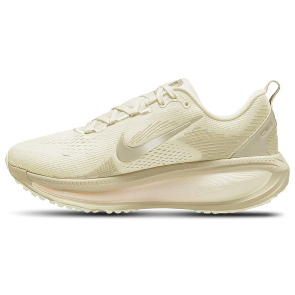 Nike Vomero 18 - Women's - Sail/Mtlc Gold Grain/Lt Khaki - Image 2