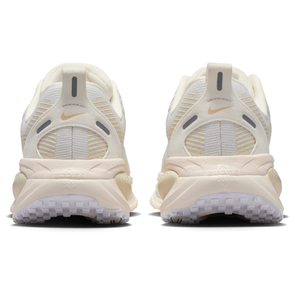 Nike Vomero 18 ESS - Women's - Summit White/White/Chalk - Image 3